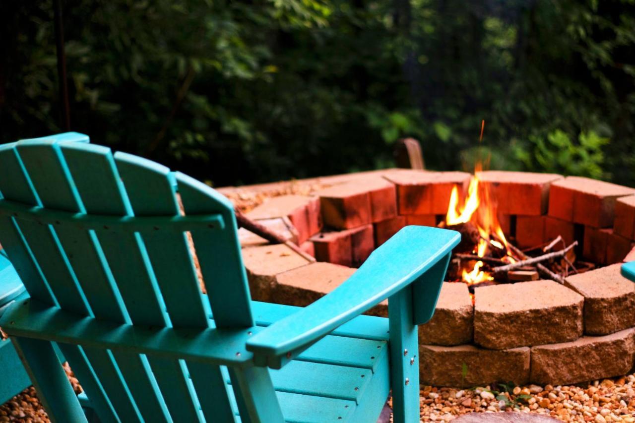 Cozy Cabin Retreat - Hot Tub, Fireplace & Fire Pit 蓝岭 外观 照片